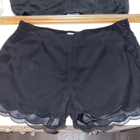 Scalloped shorts - Picture 2 of 3